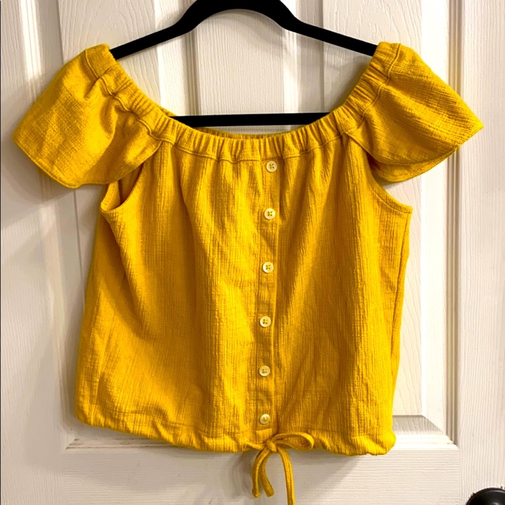 Mustard textured top.